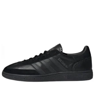 adidas handball spezial core black carbon 1 330x330 - Adidas Handball Spezial "Core Black Carbon"